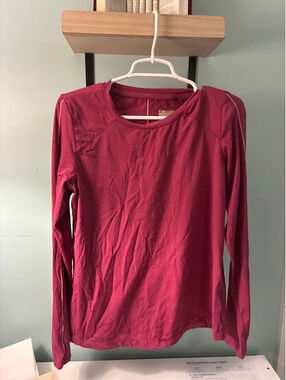 Mondetta Performance Luxury Women’s Dark Pink Athletic Top